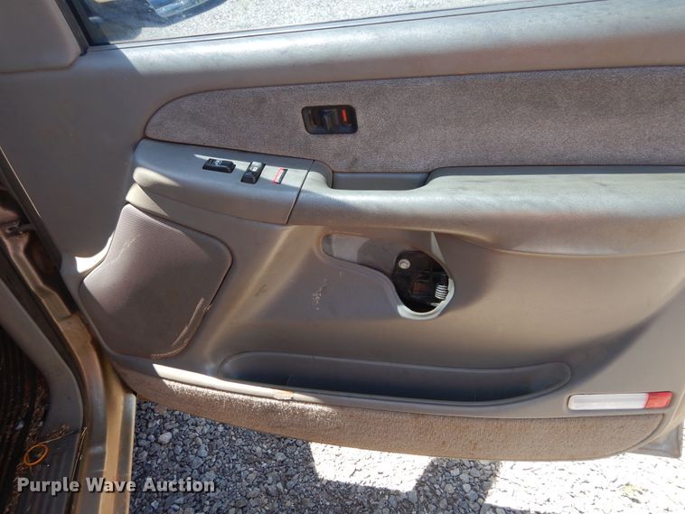 image for item HA9062 2000 Chevrolet Silverado 1500  Ext. Cab pickup truck