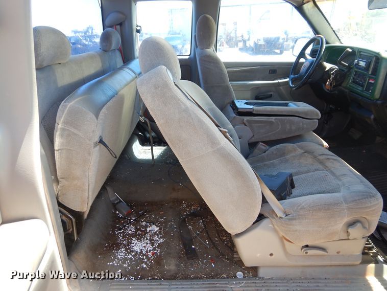 image for item HA9062 2000 Chevrolet Silverado 1500  Ext. Cab pickup truck