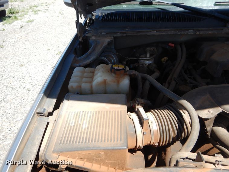 image for item HA9062 2000 Chevrolet Silverado 1500  Ext. Cab pickup truck