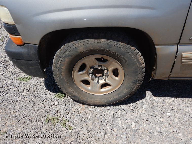 image for item HA9062 2000 Chevrolet Silverado 1500  Ext. Cab pickup truck