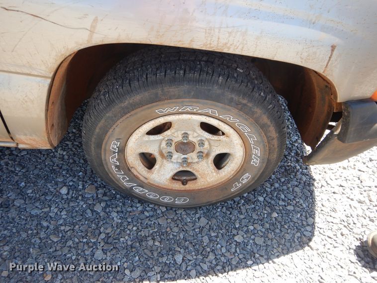 image for item HA9062 2000 Chevrolet Silverado 1500  Ext. Cab pickup truck