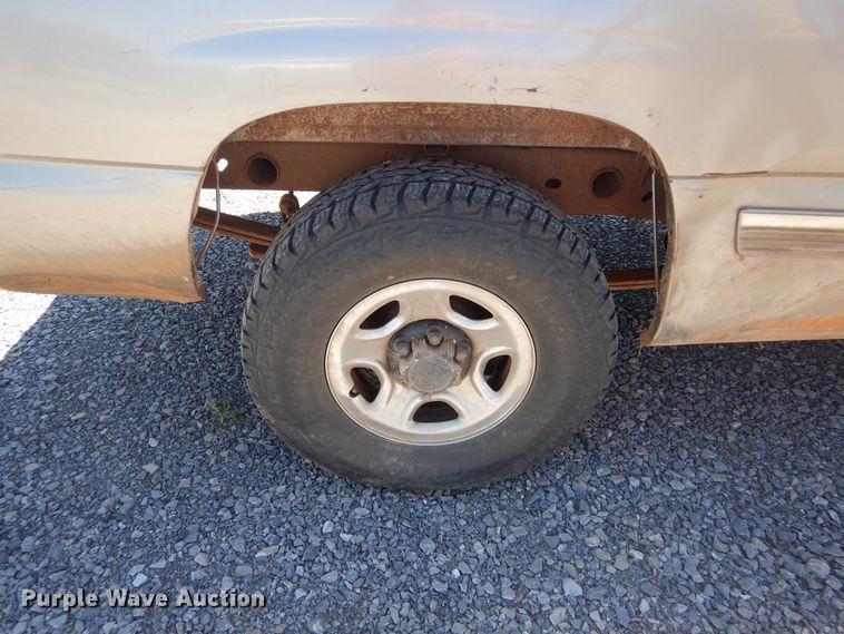 image for item HA9062 2000 Chevrolet Silverado 1500  Ext. Cab pickup truck