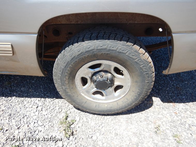 image for item HA9062 2000 Chevrolet Silverado 1500  Ext. Cab pickup truck