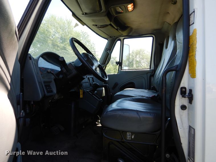 image for item HA9067 2003 International 4300 box truck