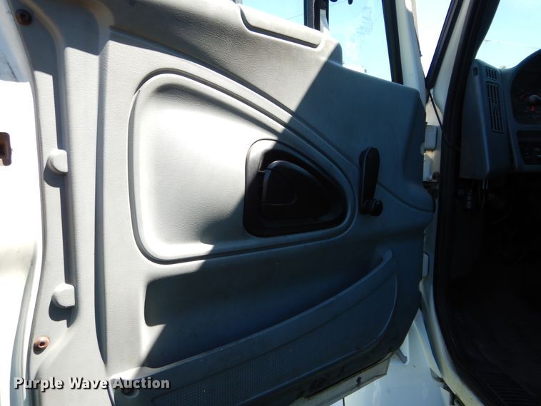 image for item HA9067 2003 International 4300 box truck