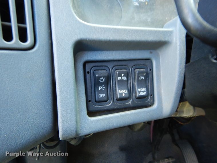 image for item HA9067 2003 International 4300 box truck