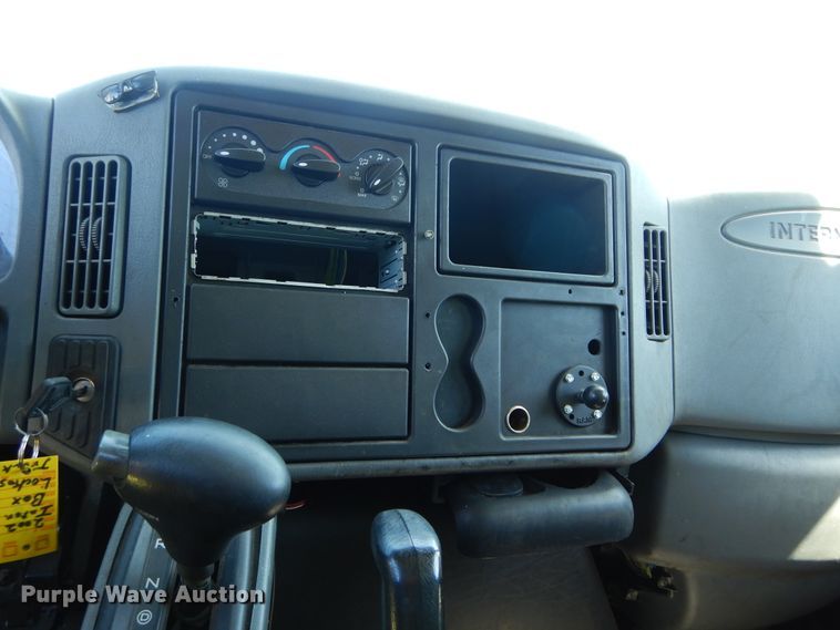 image for item HA9067 2003 International 4300 box truck