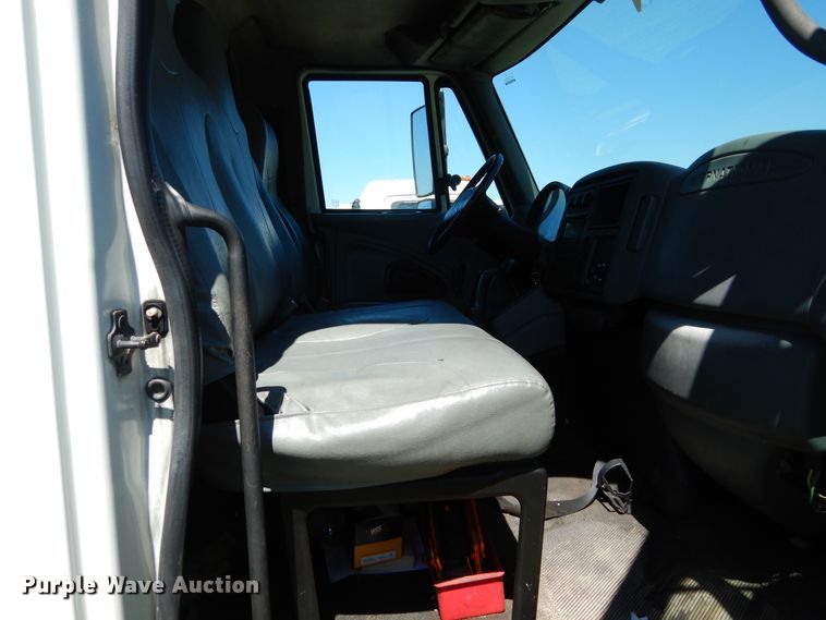 image for item HA9067 2003 International 4300 box truck