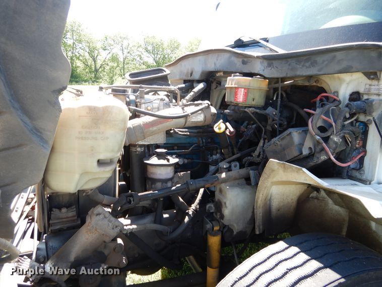 image for item HA9067 2003 International 4300 box truck