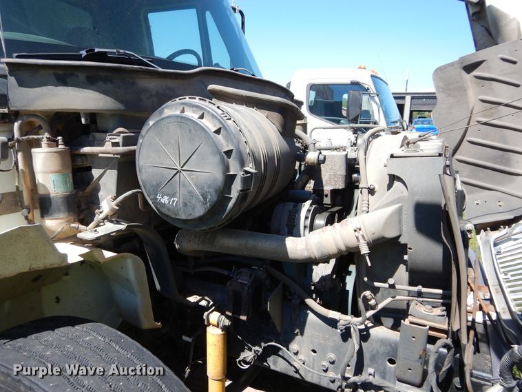 image for item HA9067 2003 International 4300 box truck