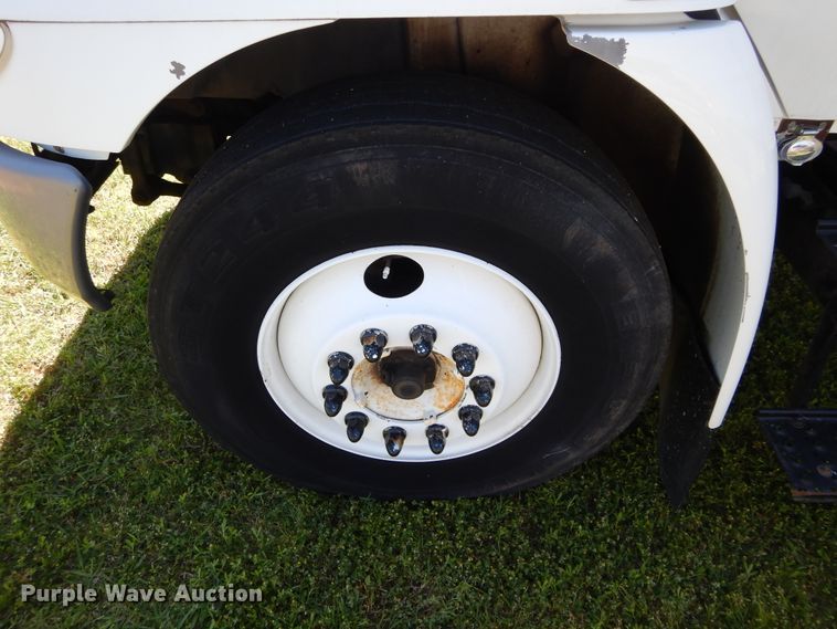 image for item HA9067 2003 International 4300 box truck