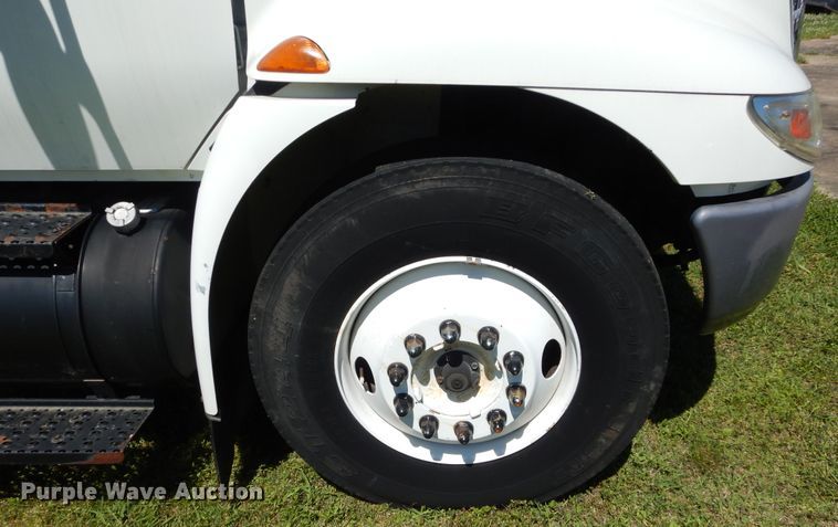 image for item HA9067 2003 International 4300 box truck