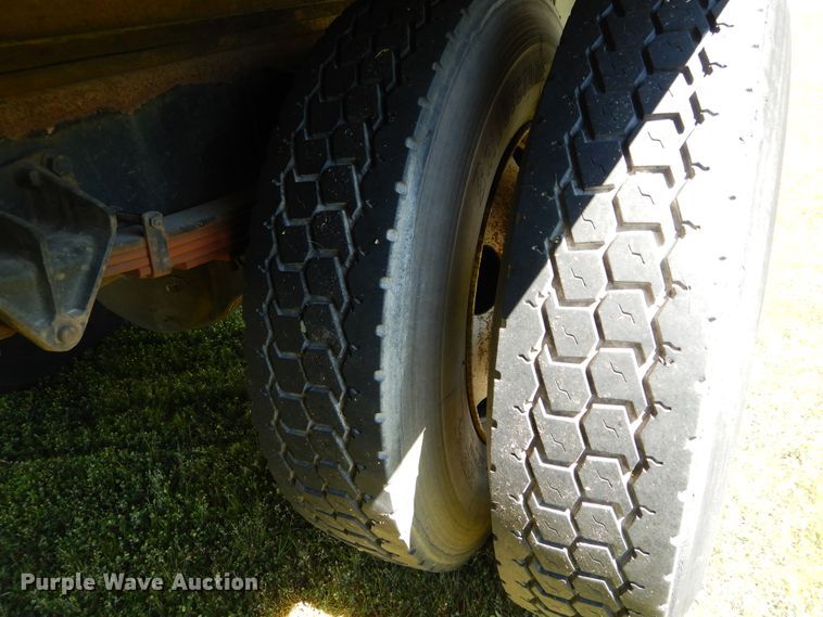 image for item HA9067 2003 International 4300 box truck