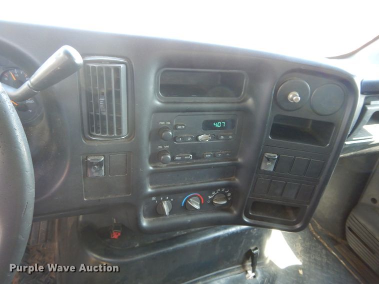 image for item HA9096 2004 GMC C7500 box truck