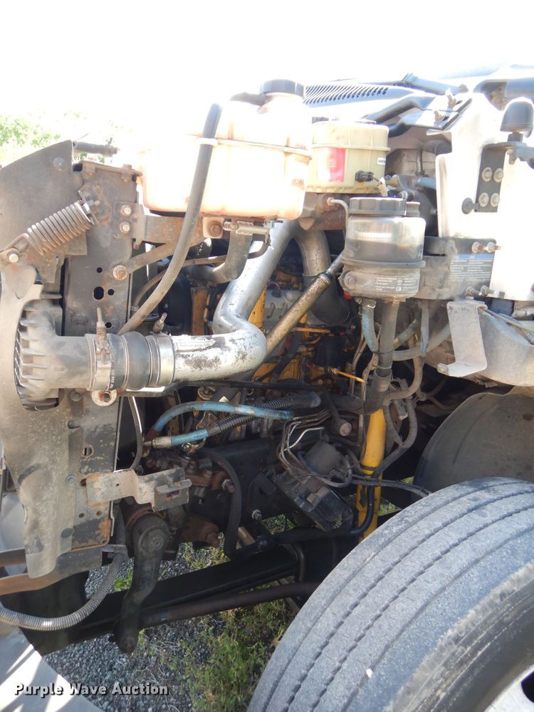 image for item HA9096 2004 GMC C7500 box truck