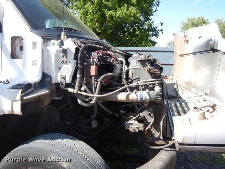 image for item HA9096 2004 GMC C7500 box truck