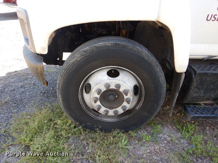 image for item HA9096 2004 GMC C7500 box truck