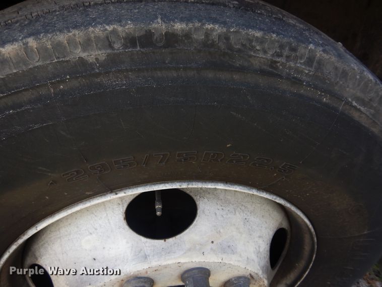 image for item HA9096 2004 GMC C7500 box truck