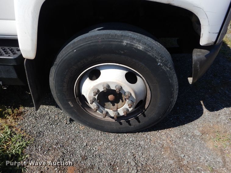 image for item HA9096 2004 GMC C7500 box truck