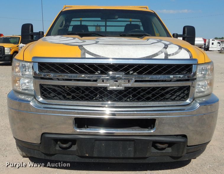 image for item HA9134 2013 Chevrolet Silverado 2500HD  utility bed pickup truck