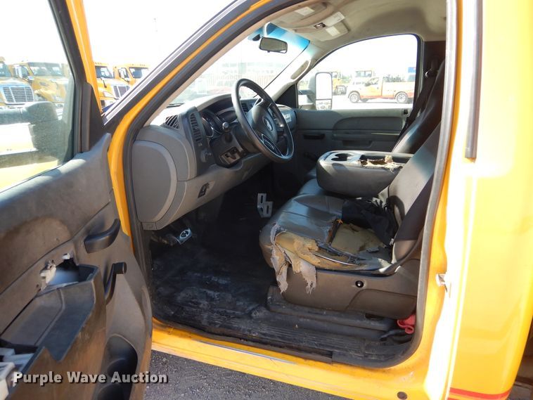 image for item HA9134 2013 Chevrolet Silverado 2500HD  utility bed pickup truck