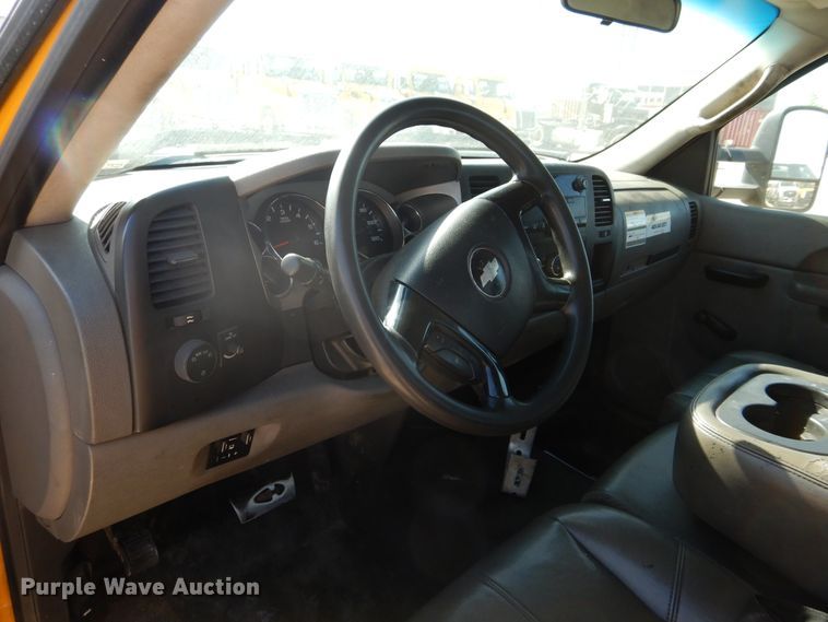 image for item HA9134 2013 Chevrolet Silverado 2500HD  utility bed pickup truck