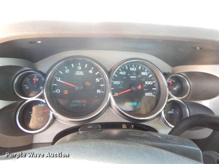 image for item HA9134 2013 Chevrolet Silverado 2500HD  utility bed pickup truck