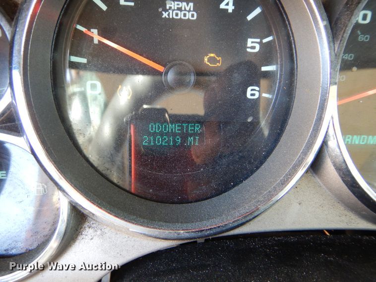 image for item HA9134 2013 Chevrolet Silverado 2500HD  utility bed pickup truck