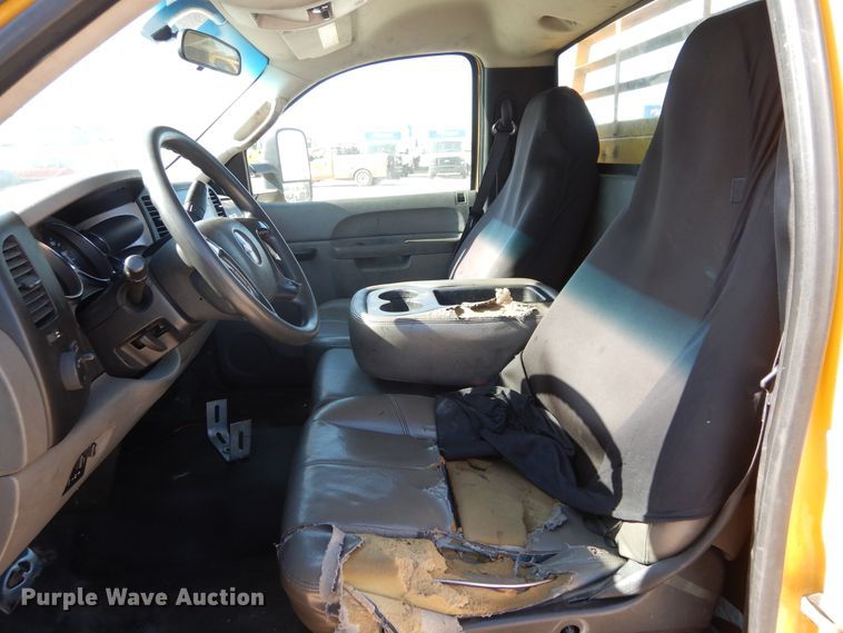 image for item HA9134 2013 Chevrolet Silverado 2500HD  utility bed pickup truck