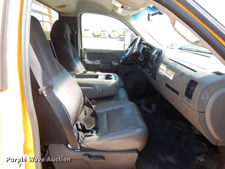 image for item HA9134 2013 Chevrolet Silverado 2500HD  utility bed pickup truck