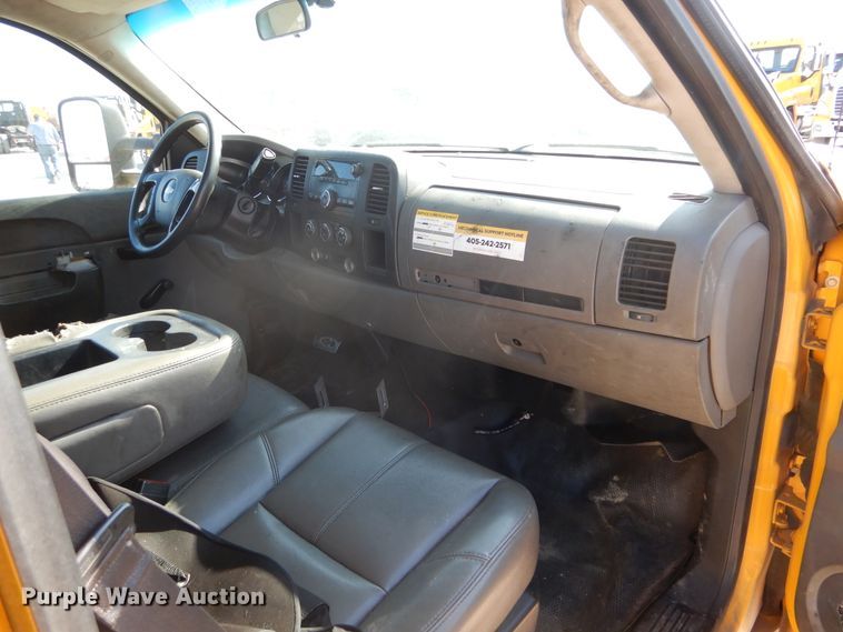 image for item HA9134 2013 Chevrolet Silverado 2500HD  utility bed pickup truck