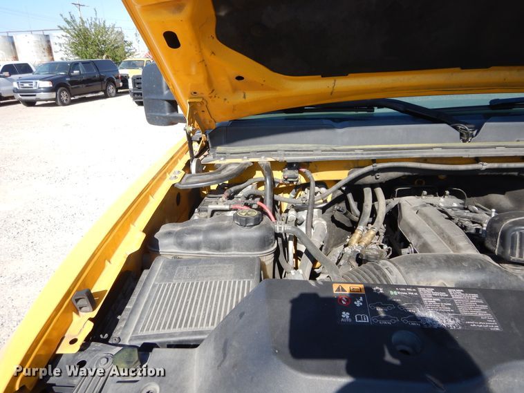 image for item HA9134 2013 Chevrolet Silverado 2500HD  utility bed pickup truck