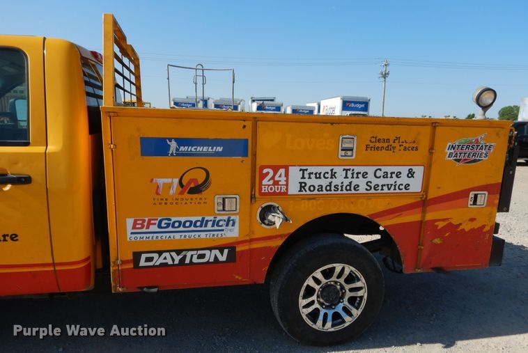 image for item HA9134 2013 Chevrolet Silverado 2500HD  utility bed pickup truck