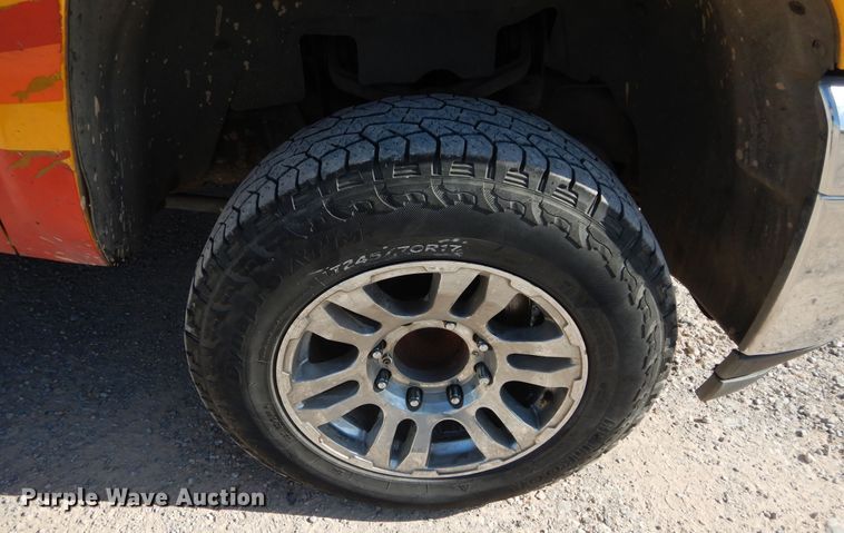 image for item HA9134 2013 Chevrolet Silverado 2500HD  utility bed pickup truck