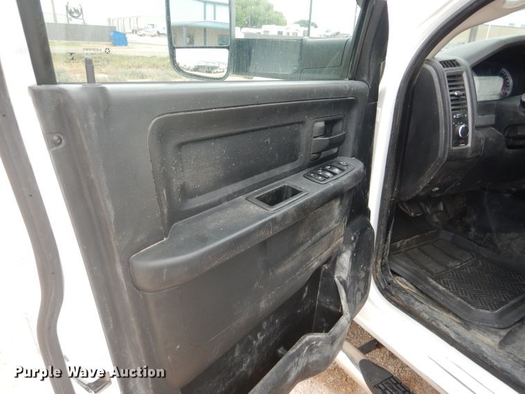 image for item HC9014 2013 Dodge Ram 5500HD Crew Cab truck cab and chassis