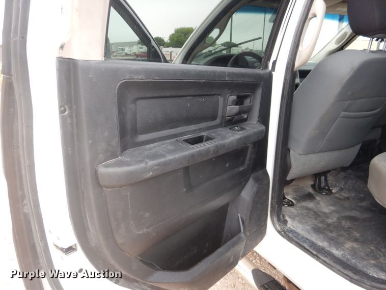 image for item HC9014 2013 Dodge Ram 5500HD Crew Cab truck cab and chassis