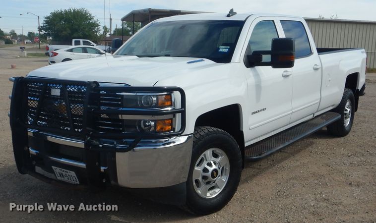 image for item HC9015 2015 Chevrolet Silverado 2500HD  Crew Cab pickup truck