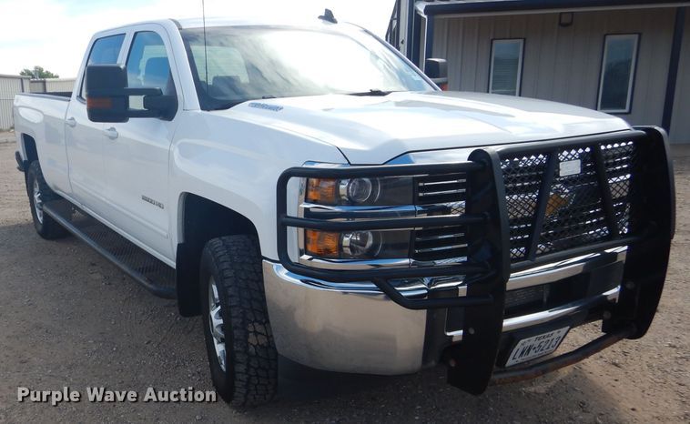 image for item HC9015 2015 Chevrolet Silverado 2500HD  Crew Cab pickup truck