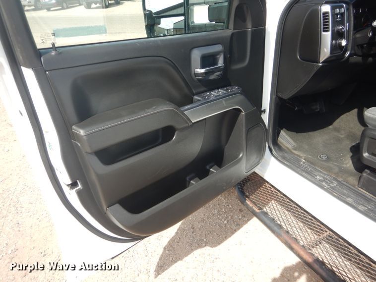 image for item HC9015 2015 Chevrolet Silverado 2500HD  Crew Cab pickup truck