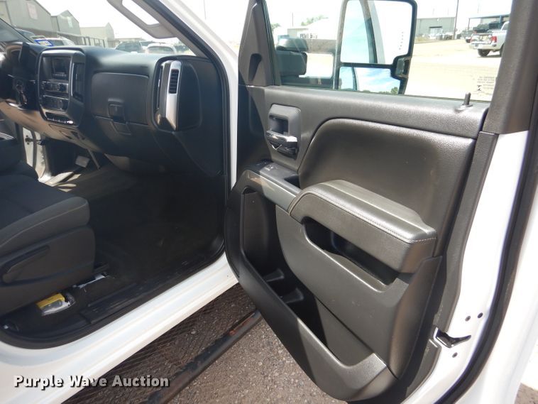 image for item HC9015 2015 Chevrolet Silverado 2500HD  Crew Cab pickup truck