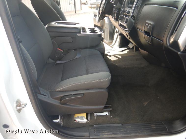 image for item HC9015 2015 Chevrolet Silverado 2500HD  Crew Cab pickup truck