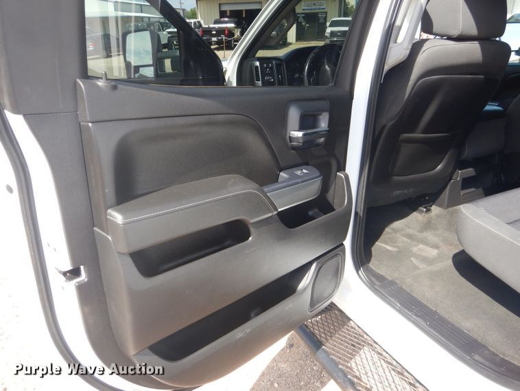 image for item HC9015 2015 Chevrolet Silverado 2500HD  Crew Cab pickup truck