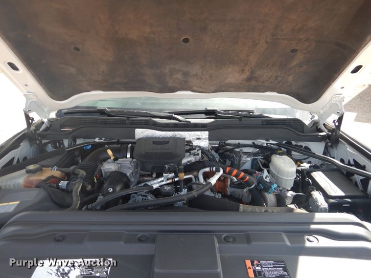 image for item HC9015 2015 Chevrolet Silverado 2500HD  Crew Cab pickup truck