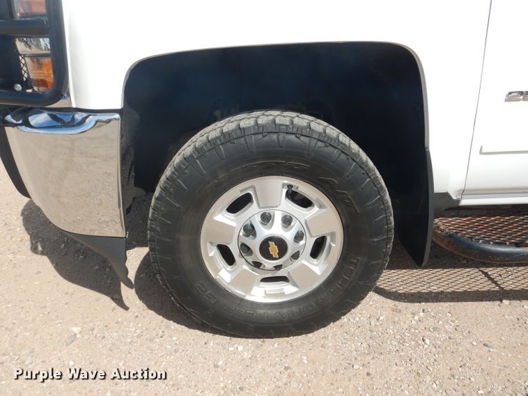 image for item HC9015 2015 Chevrolet Silverado 2500HD  Crew Cab pickup truck