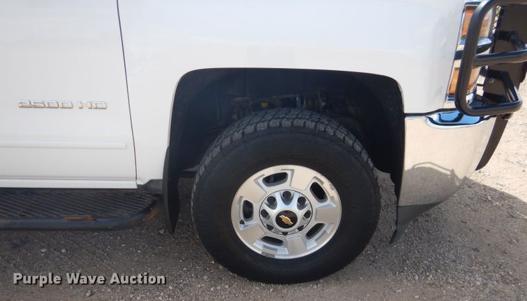 image for item HC9015 2015 Chevrolet Silverado 2500HD  Crew Cab pickup truck