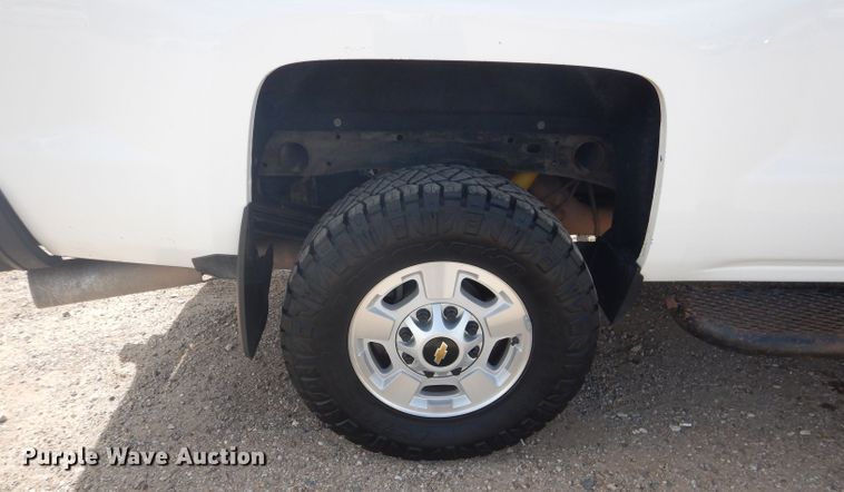 image for item HC9015 2015 Chevrolet Silverado 2500HD  Crew Cab pickup truck