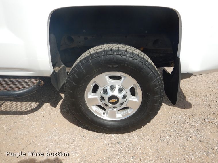 image for item HC9015 2015 Chevrolet Silverado 2500HD  Crew Cab pickup truck