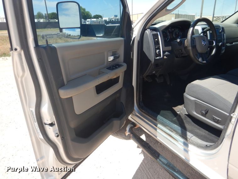 image for item HC9016 2010 Dodge Ram 3500  Crew Cab flatbed pickup truck