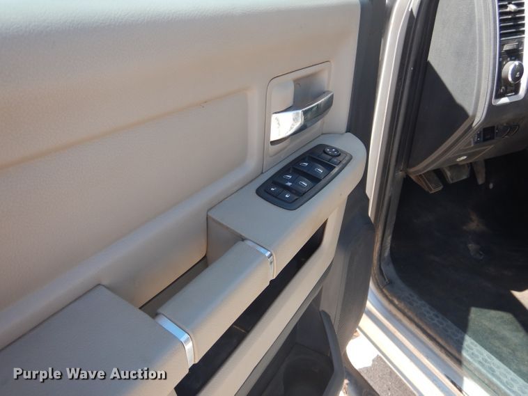 image for item HC9016 2010 Dodge Ram 3500  Crew Cab flatbed pickup truck