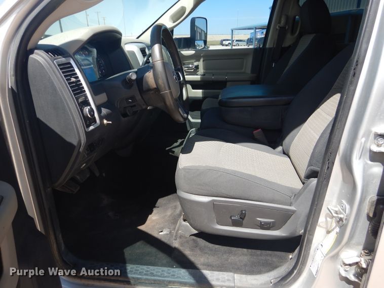 image for item HC9016 2010 Dodge Ram 3500  Crew Cab flatbed pickup truck